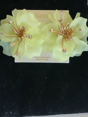 NATASHA GOLD TONE FLORAL STATEMENT EARRINGS IN CHARTREUSE 2,25 