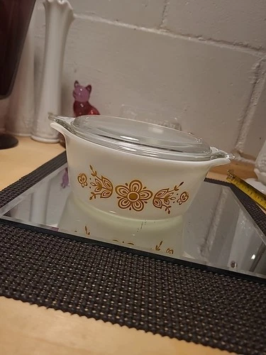Vintage Pyrex Butterfly Gold 472 1.5 Pt. Baking Dish 750 ML No Lid 1970s