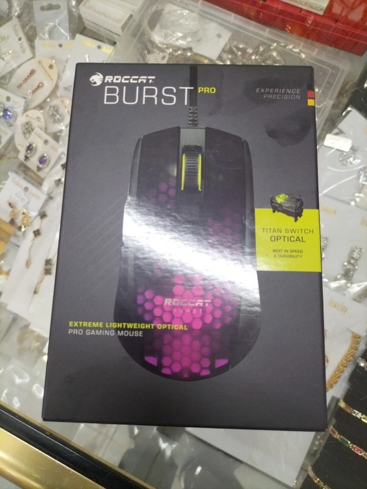 ROCCAT BURST PRO - EXTREME LIGHTWEIGHT OPTICAL PRO GAMING MOUSE, BEST IN SPEED. - Image 3 of 3
