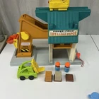 Vintage Fisher Price Little People Play Family Lift & Load Depot #942 & Figure