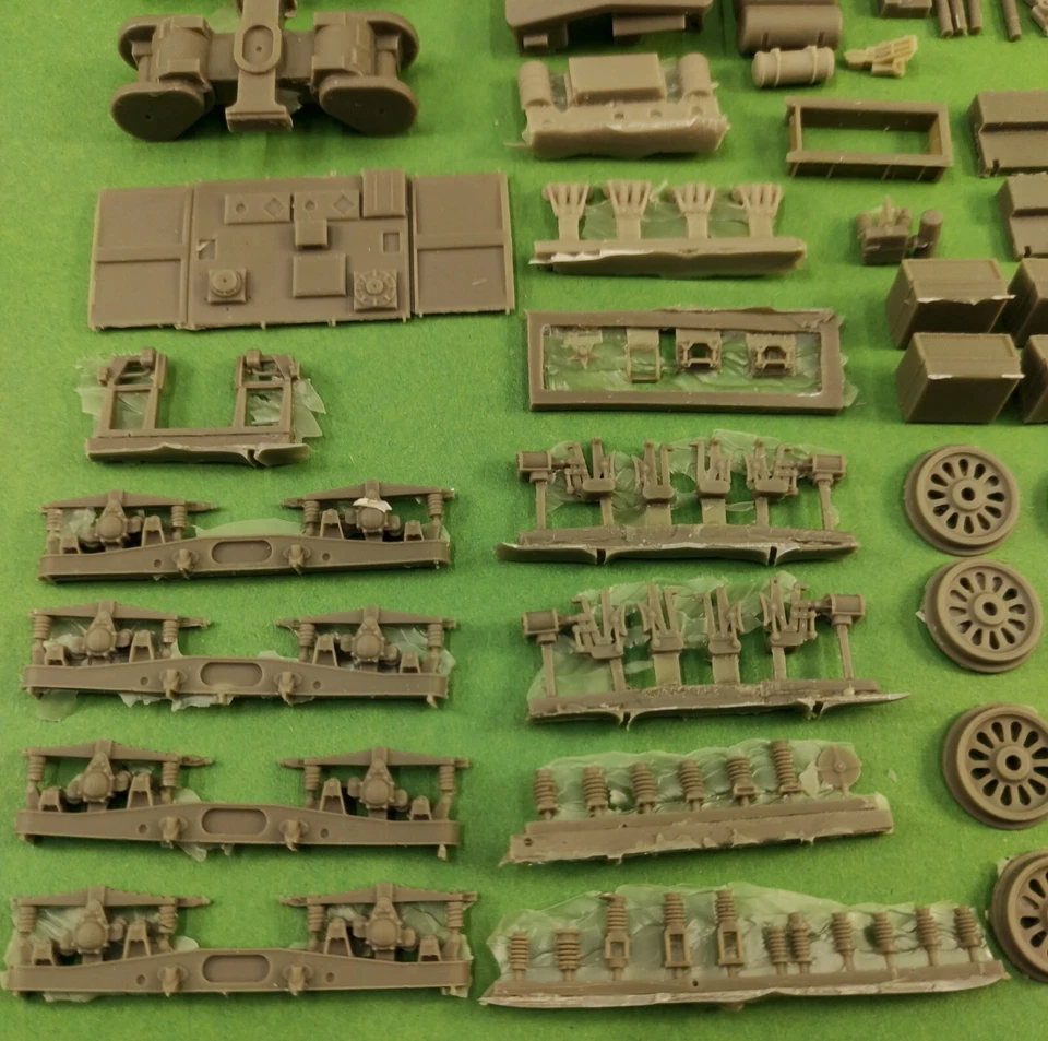 Soviet Electric locomotive VL80s (2 sections) H0 scale 1/87 Kit for assembly - Image 4 of 4