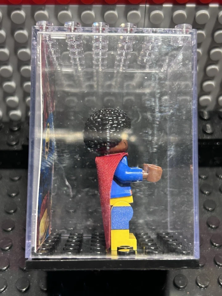 Custom LEGO Sunshine Superman of DC Earth 47 Minifigure - Image 4 of 4