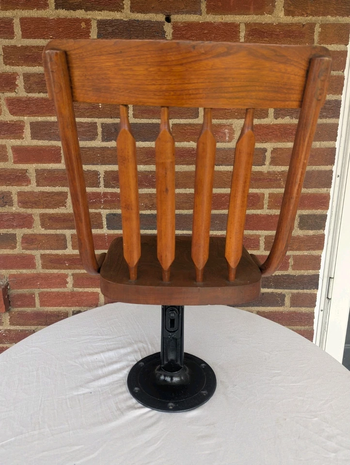 Silla ajustable de hierro fundido y roble Chandler The Boston Foto 3 de 4