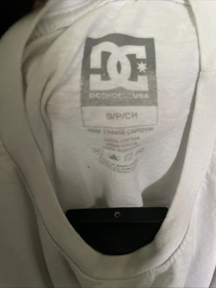 Camiseta DC SHOE CO tamanho juvenil branca pequena - Imagem 2 de 3