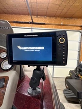 Hummingbird fish finder helix 10 with Transducer with 2 lakemaster plus cards
