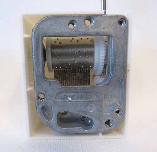 VINTAGE SANKYO JACK & JILL MINI WIND UP CRAINK MUSIC BOX - Picture 7 of 12