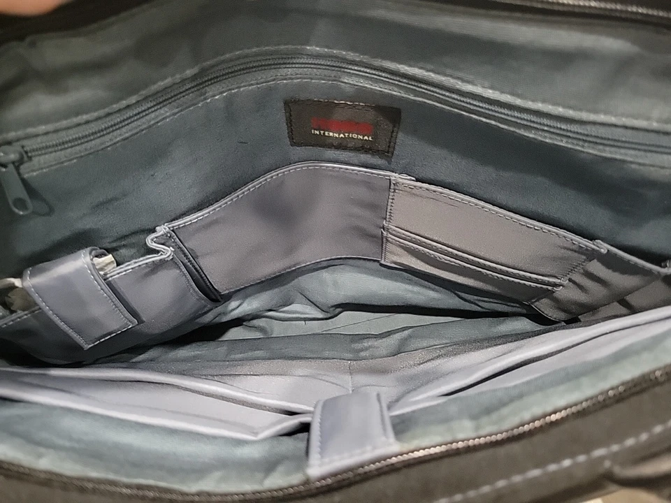 HOBO INTERNATIONAL CUERO DURADERO Y NAILON MALETÍN/BOLSO DE HOMBRO PARA COMPUTADORA PORTÁTIL... Foto 4 de 4