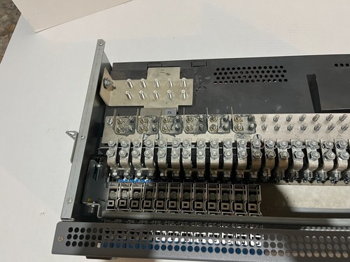 Vertiv NetSure 5000 Power Distribution Cabinet Panel - Afbeelding 5 van 9