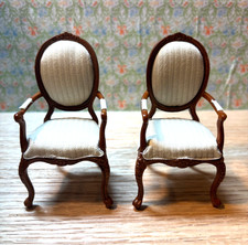 Juego de 2 sillones ovalados de nogal miniatura para casa de muñecas de Bespaq