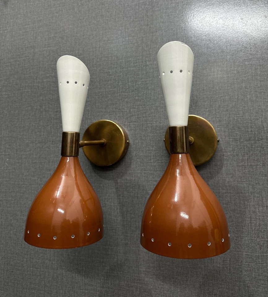 Aplique de doble cono de latón hecho a mano: moderno chocolate y blanco Navidad luz de pared Foto 3 de 4