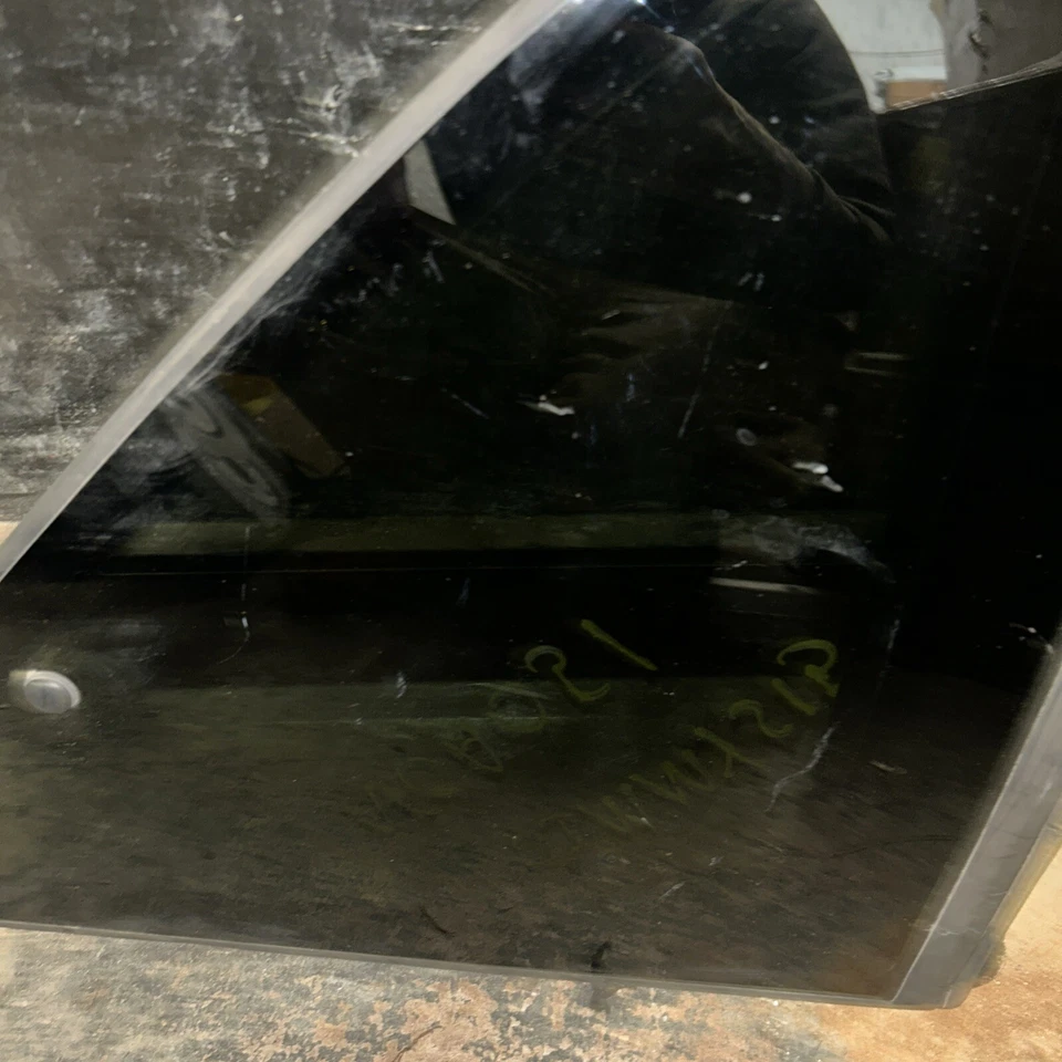 Vidrio de ventilación trasero derecho/ventana cuarto de vidrio 2 puertas) Chevy Blazer 1995-2005 pasajero Foto 4 de 4