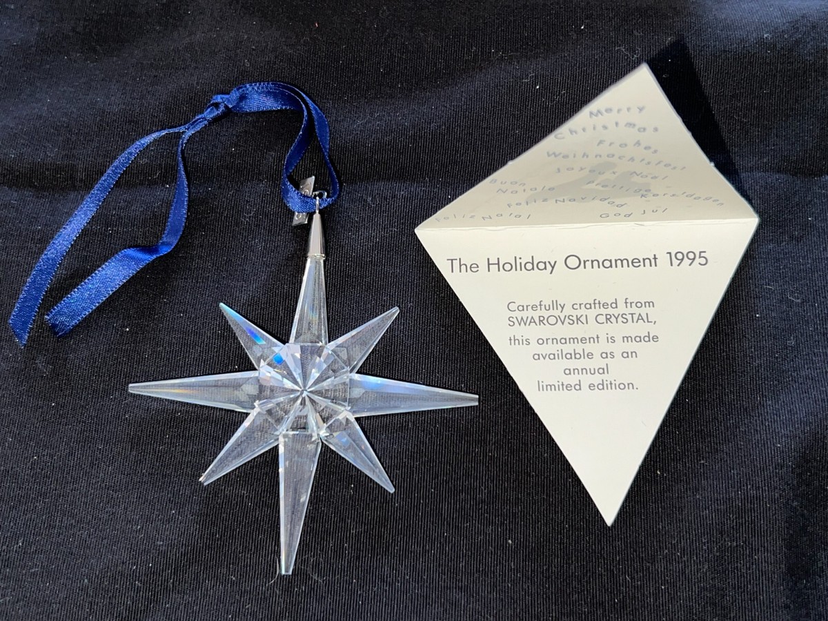 Swarovski 1991 - 1995 Set of Annual Christmas Snowflake Swarovski 1991 - 1995 Set of Annual Christmas Snowflake