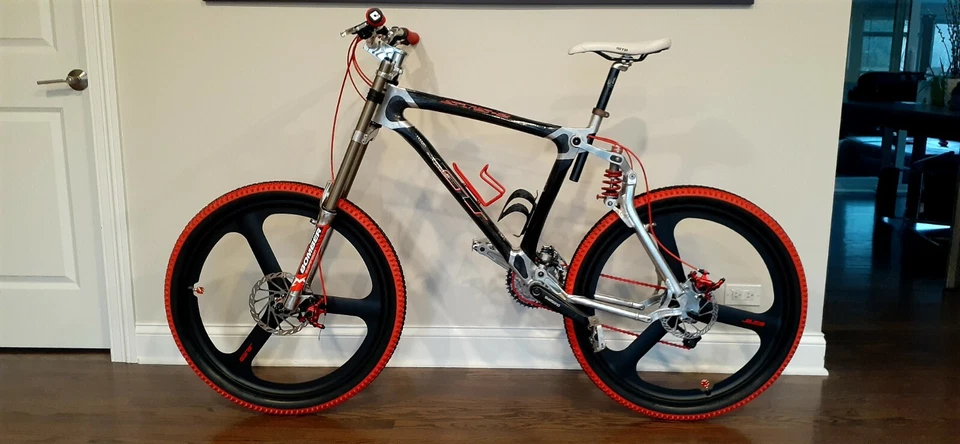 1997 GT STS  carbon fibre mountain bike thermoplastic Steve Peat & Hans Ray era - Image 2 of 4