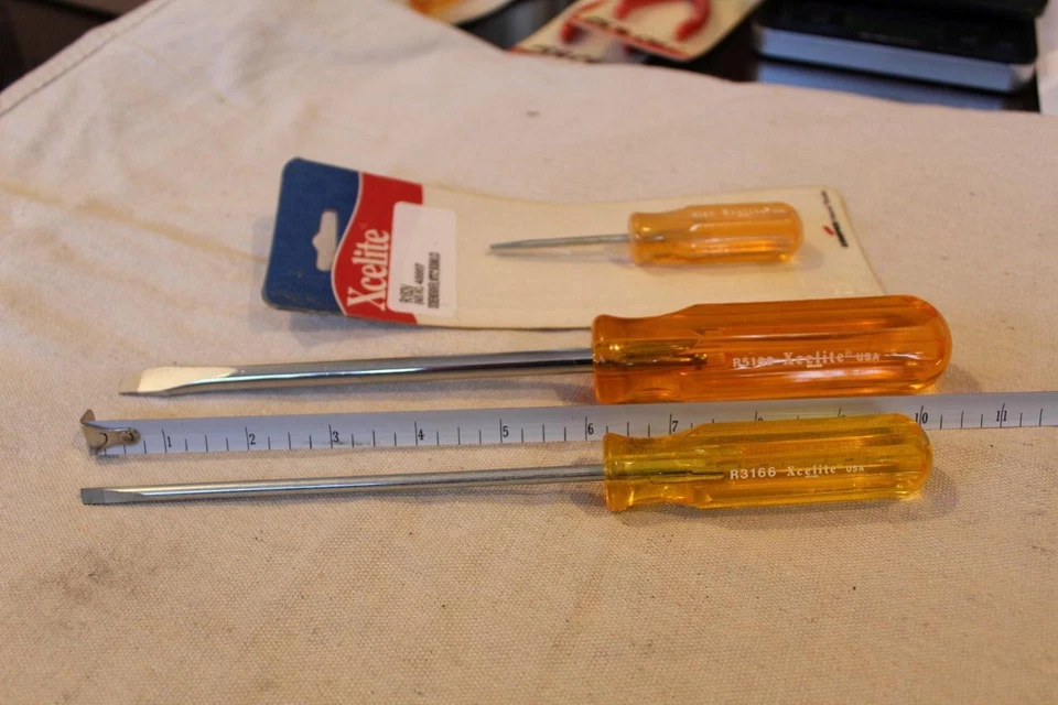 Xcelite Screwdriver 3pcSet Slotted Round Shaft R5166 5/16",R3166 3/16",R182 1/8" - Image 2 of 4