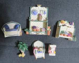VINTAGE AVON EXCLUSIVE VICTORIAN MEMORIES MINIATURE RESIN PATIO FURNITURE 6 PCS.