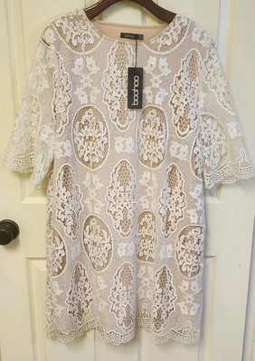 Boohoo Plus All Over White Lace Shift Dress/ Beige Lining Size 16 NWT Has A Snag
