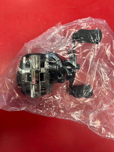 13 FISHING " ORIGIN 01 BLACKOUT " 7.3:1 BAITCAST REEL **NEW ** LEFT HAND - Picture 6 of 6