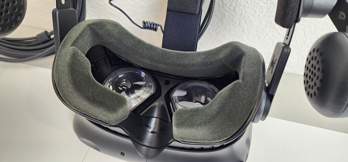 HTC VIVE PRO VRヘッドセット 41iW1-u8mLL._UF1000,1000_QL80_.jpg