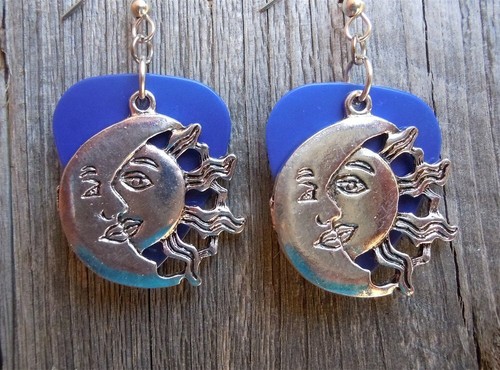 Sun and Moon with Faces Charm Guitar Pick Earrings - Pick Your Color - Foto 1 di 3