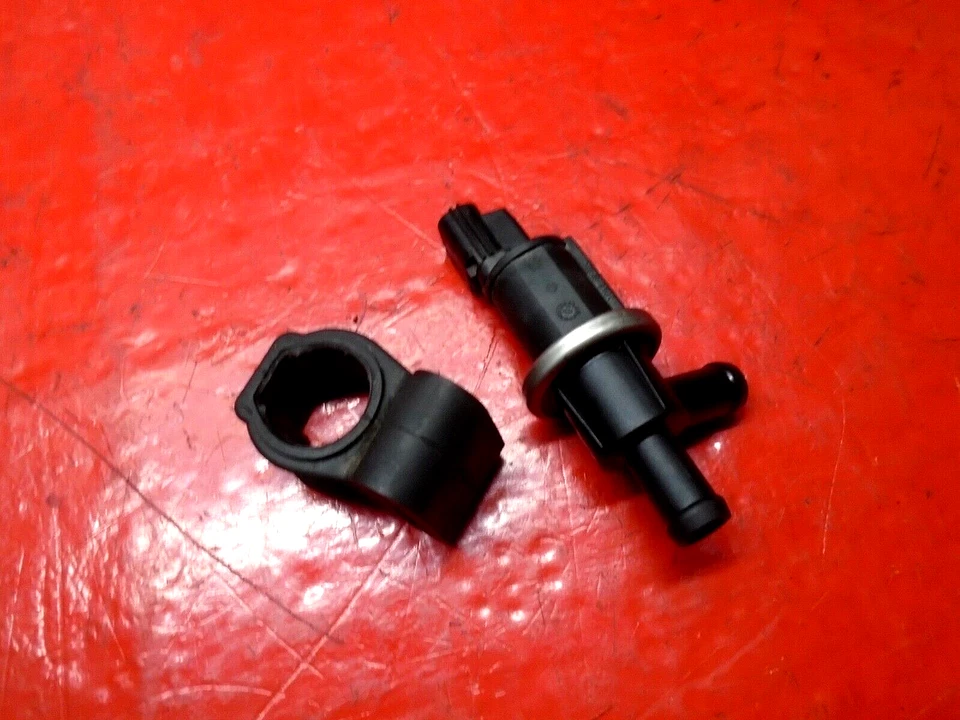 98 99 00 VOLVO S70 FUEL VAPOR CANISTER SHUT OFF VALVE 9486016 7 22510 02 14T066 - Image 2 of 3