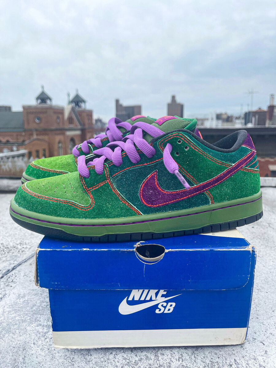 Rengør rummet Forstyrre Spille computerspil Nike SB Dunk Low “Skunks” Custom 420 | eBay