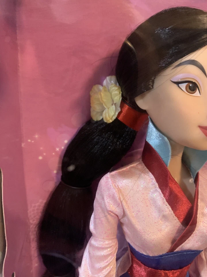 Muñeca Cantora Mulan Exclusiva Princesa Disney Store 17" 2011 Foto 3 de 4
