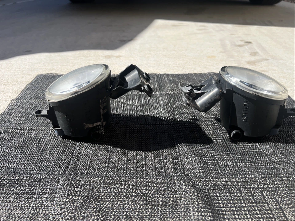 Par de lentes antiniebla izquierda y derecha Toyota Solara 2004-2008 Foto 2 de 3