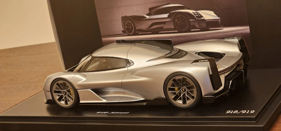 Porsche 919 Street Rhodiumsilber Spark 1:18 WAP0210190NSTR - Immagine 3 di 4