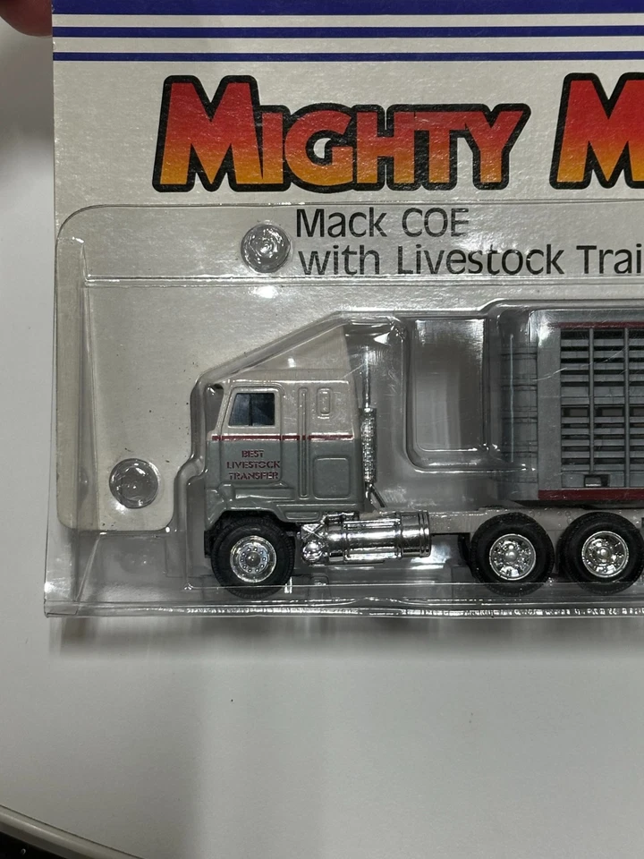 1987 Ertl Mighty Movers Mack COE w/ Livestock Trailer & Ford LTL 900 Tanker 1:64 - Image 4 of 4
