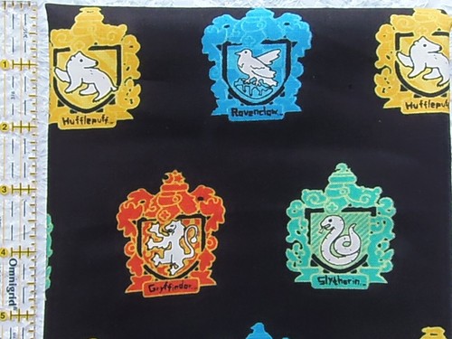 RARE & OOP Camelot Fabrics Hogwarts HARRY POTTER HOUSE CRESTS *100% Cotton FQ* - Picture 2 of 2