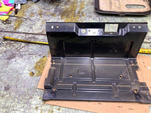 1986-1997 NISSAN PICKUP GLOVE BOX BRACKET