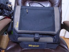 Targus Black Gray 17 Computer Laptop Notebook Messenger Shoulder Bag Briefcase