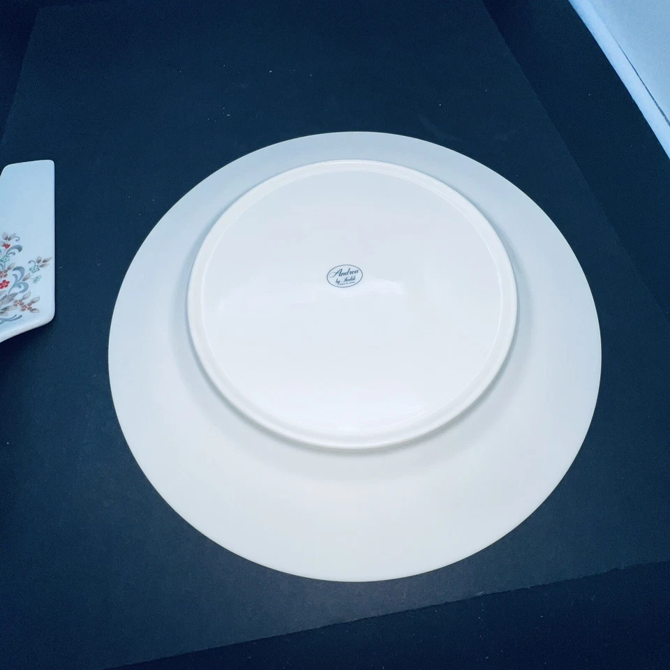 Plato y servidor para pasteles de porcelana floral - Andrea de Sadek Foto 4 de 4