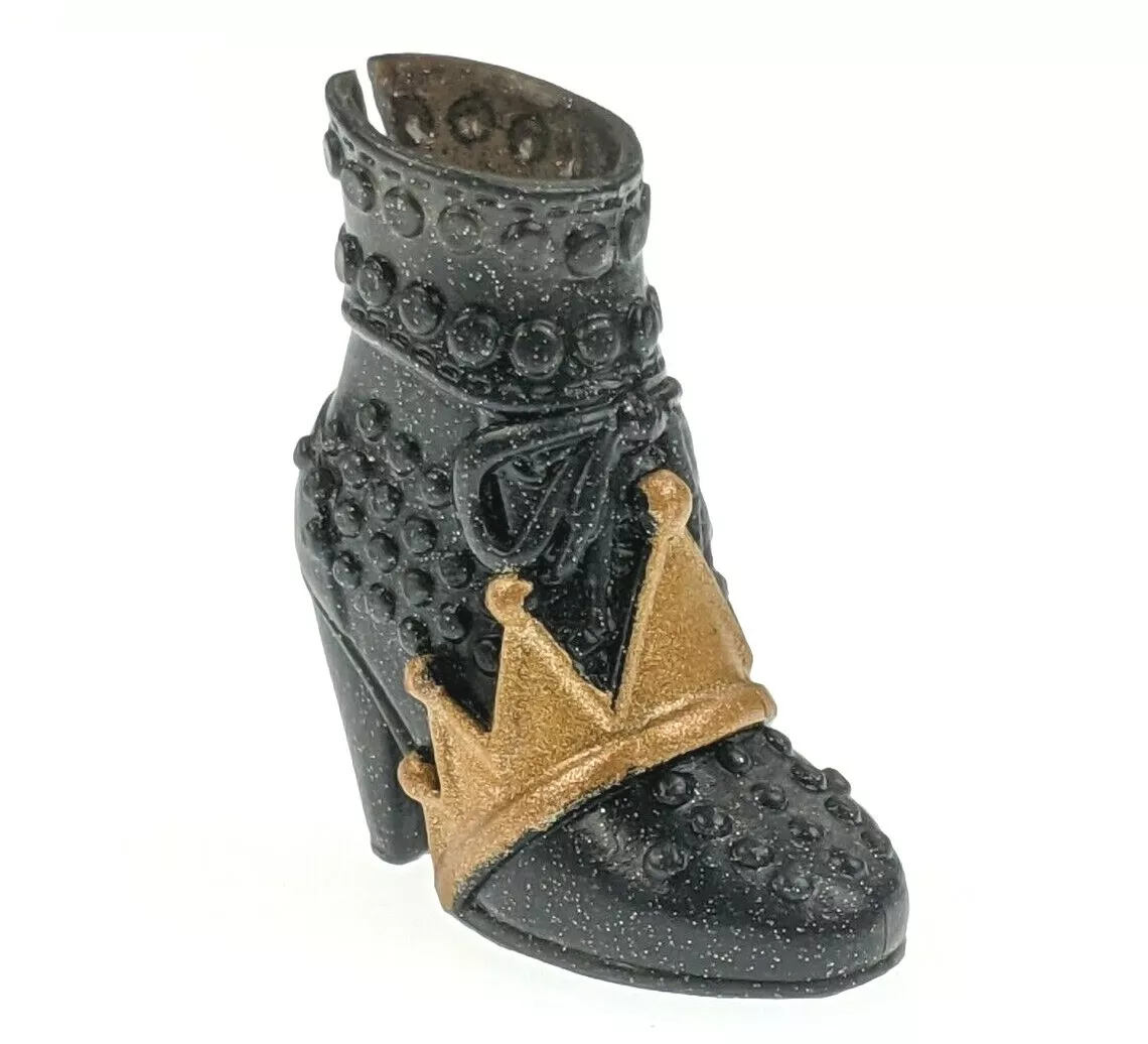 Descendants shoes shop evie