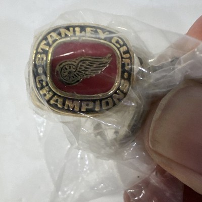 Little Caesars 1997 Stanley Cup Redwings Hockey Ring Replica & Key