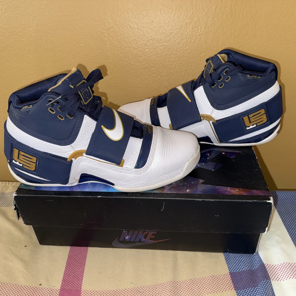 Lebron Soldier 1 (25 straight) size 12.5 Nike LeBron Zoom Soldier 1 Sneakers | Flight Club main image 2