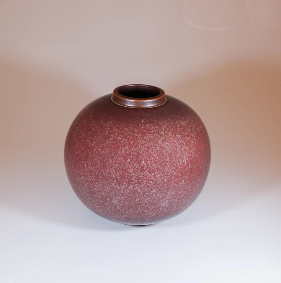Stunning Red Stoneware Vase attributed to Gunnar Nylund Rörstrand - Image 3 of 4