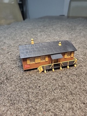 Faller HO Scale  #130947 Dealer Car Lot Office Building Fully Assembled 