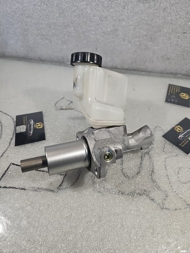 Hauptbremszylinder Mercedes Benz C218 CLS - A2044300002 W204