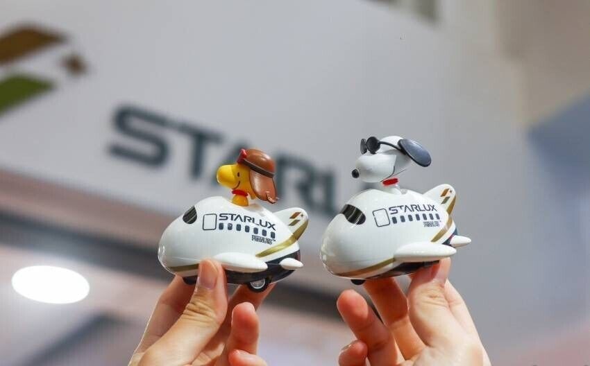 Snoopy X STARLUX Airlines Collaboration set of 4 Pull-back Snoopy X STARLUX Airlines Collaboration set of 4 Pull-back