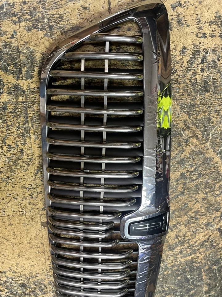 OEM CHROME Grille LINCOLN NAVIGATOR 01 02 PEELING - Image 4 of 4