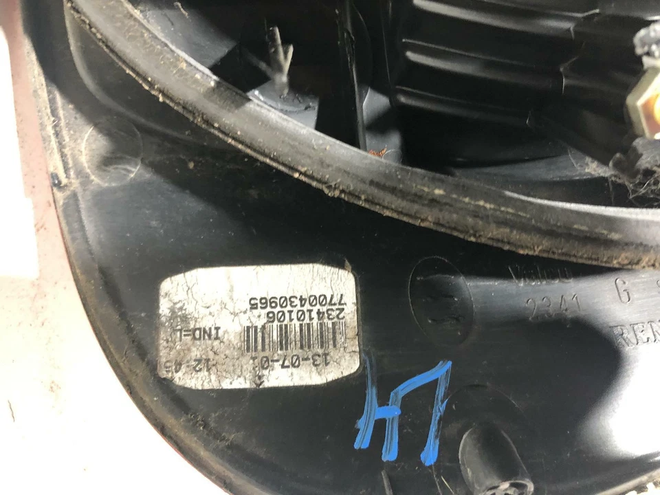 Renault SCENIC Left Taillight J64 4WD/RX4 05/01-12/04 - image 3 of 4