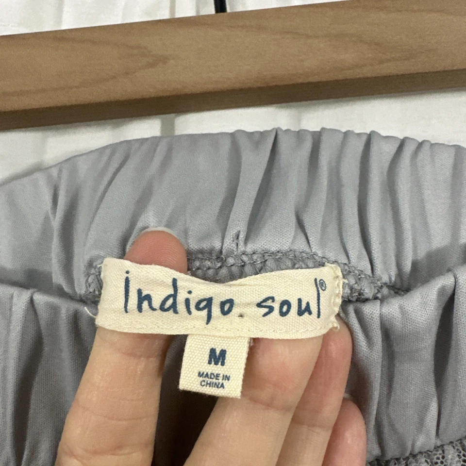 Indigo Soul 灰色蕾丝覆盖波西米亚弹性腰中裙女式 M 码 — 第 3/4 张图片