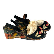 Vintage WW2 Women's Carved Wooden Hand Painted Shoes - Size 5