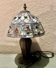 VINTAGE-STYLE SMALL TIFFANY LAMP, WITH STAINED GLASS SHADE