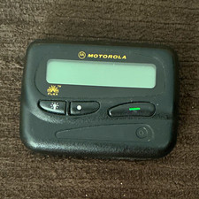 Motorola FLEX UHF Pager Black w/ Belt Clip Battery Operated A05YZB5811AA