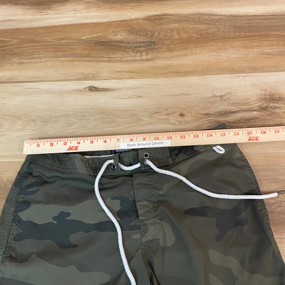 Abercrombie & Fitch Camo Stretch Swim Trunks Mens Size 30 Board Shorts - Image 4 of 4