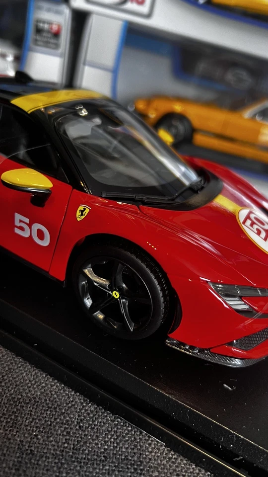 Maisto 1:18 Die-Cast Special Edition Red Ferrari SF90 Stradale Assetto Fiorano - Image 2 of 4