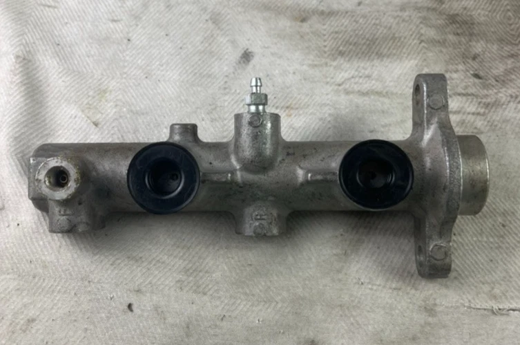 Cilindro maestro de freno OEM 10-2862 Reman se adapta; Ford Ranger 2002-2006 Foto 2 de 4