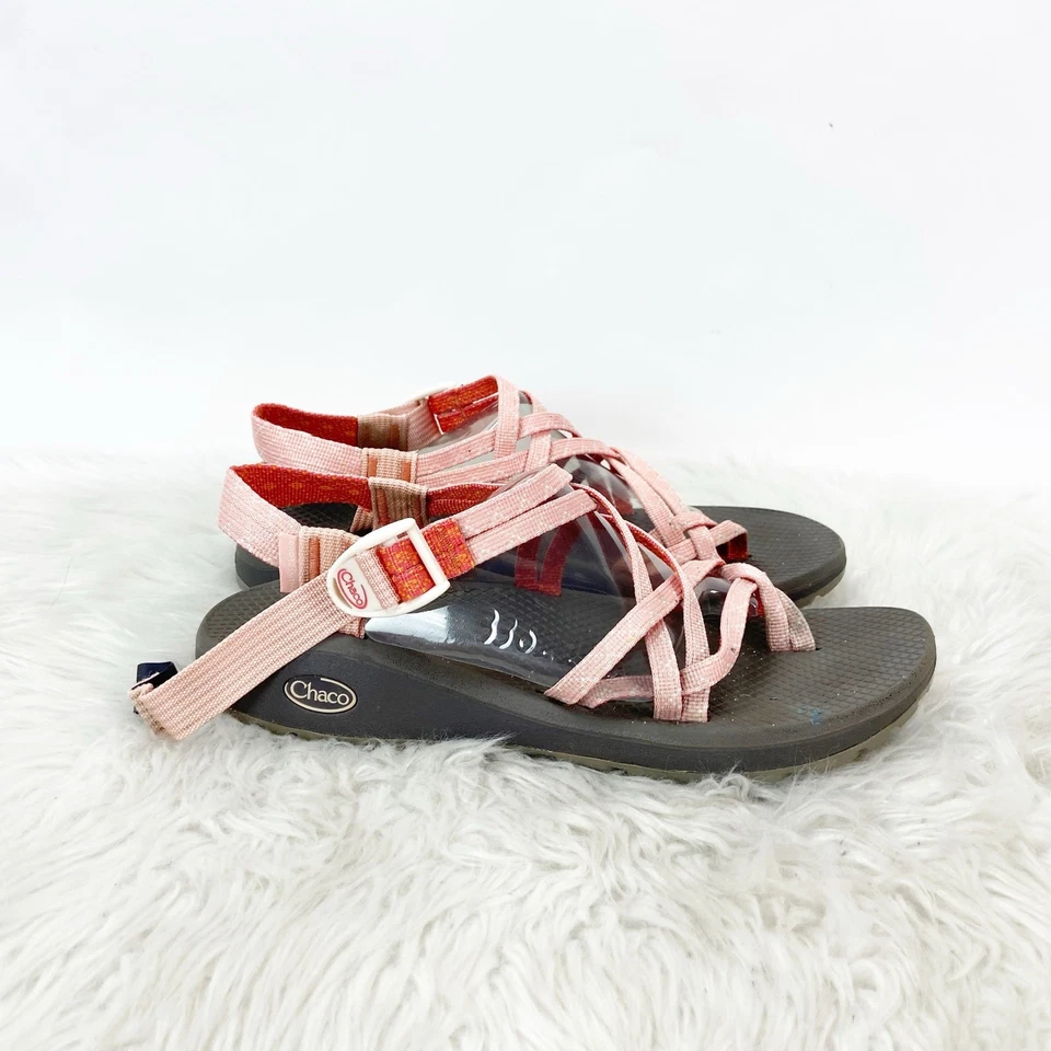 Sandalia informal plana con hebilla en el tobillo cruzada X2 para mujer Chaco 10 Foto 2 de 4